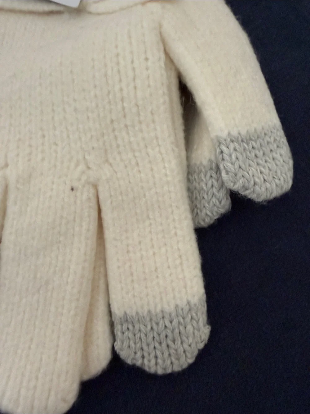 NWT Set of GAP Kids CashSoft Cream Knit Gloves with Gray Tech Tips and Hat.
